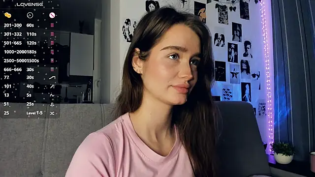 lovelyalivia's cam snapshot