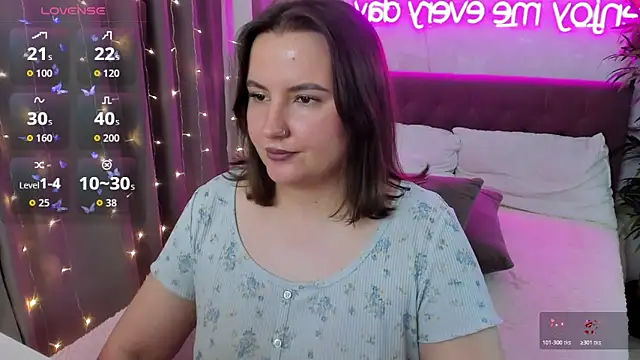 FeralPeach's cam snapshot