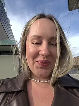 Mona_Plus live sex cam