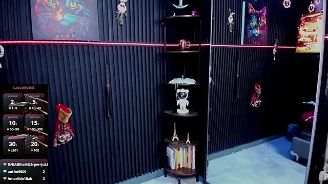 ZhoeStrong live sex cam