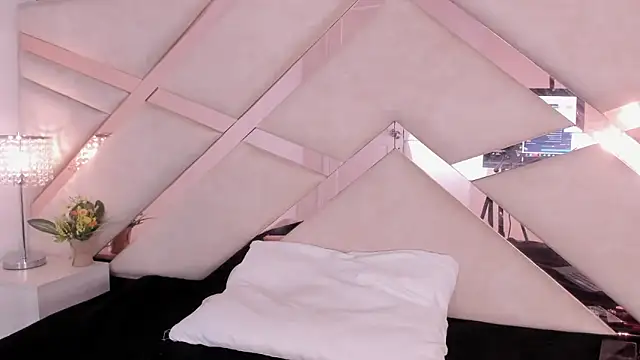 sophie_pariss's cam snapshot