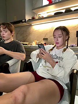 Nura_n_Sarah's cam snapshot