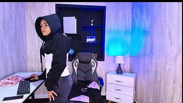 Mia_Esposito2's cam snapshot