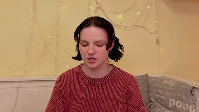 LatinaHuguenin live sex cam