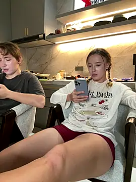 Nura_n_Sarah's cam snapshot