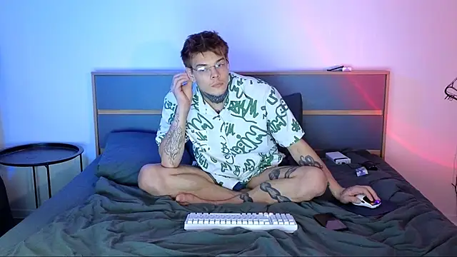 DENIS_HERE's cam snapshot