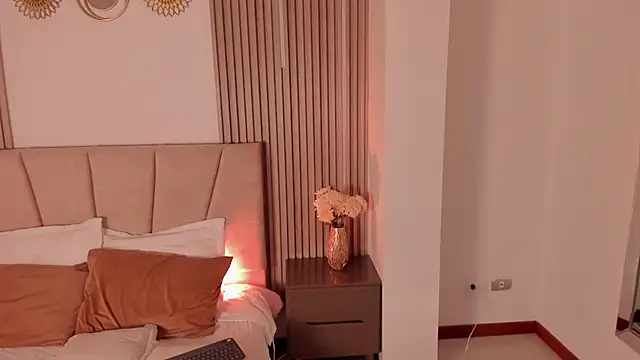 Rachell_Jamess's cam snapshot