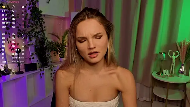 JulieLupo's cam snapshot