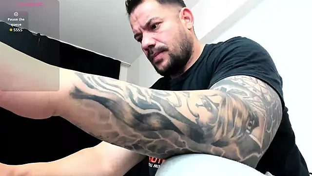 musclemonster31's cam snapshot