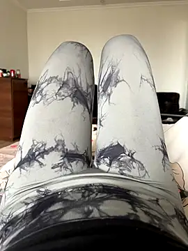 JuicyGamess live sex cam