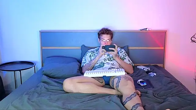 DENIS_HERE's cam snapshot