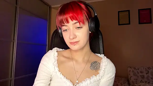 EmilySkyline's cam snapshot