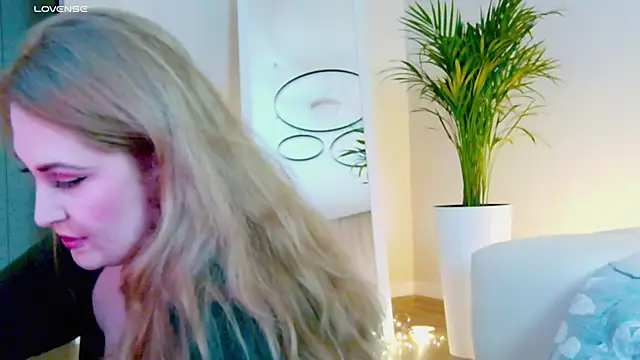 Miss_Magic_Eyes_'s cam snapshot