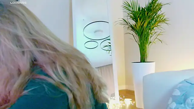 Miss_Magic_Eyes_'s cam snapshot