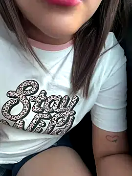 youngcoupleloverose's cam snapshot