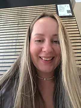 Mona_Plus live sex cam