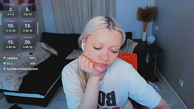 Millie_Vanillies's cam snapshot