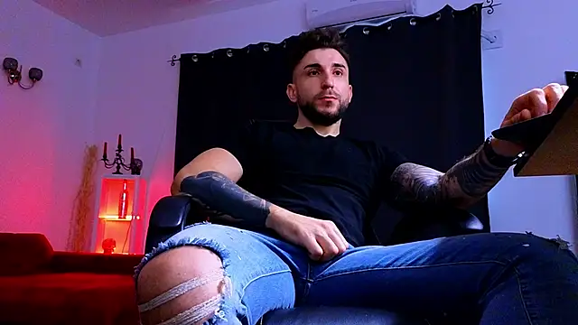 MightyAaron66 live sex cam