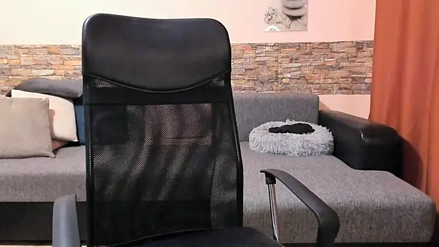 HotHunkTrainer live sex cam