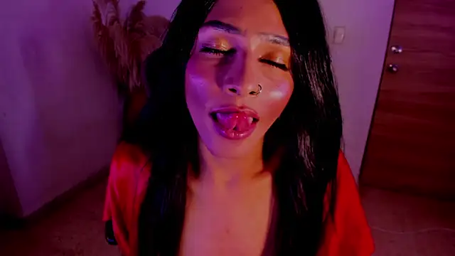 carolinemiller7 live sex cam