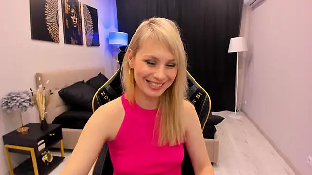 LindaSandy_1's cam snapshot