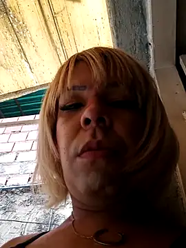 blondebitchlitle live sex cam