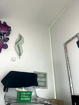 KarlaHartley live sex cam