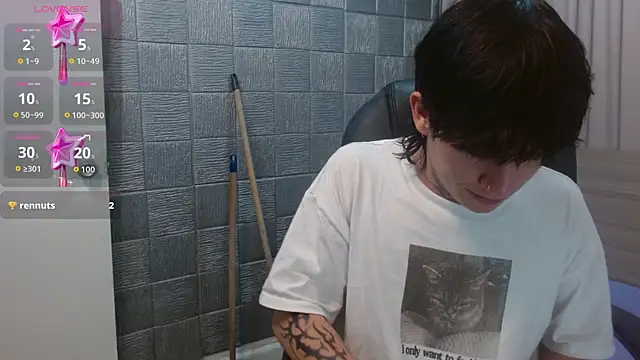 Iantwink18 live sex cam