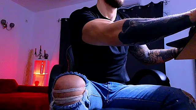 MightyAaron66 live sex cam