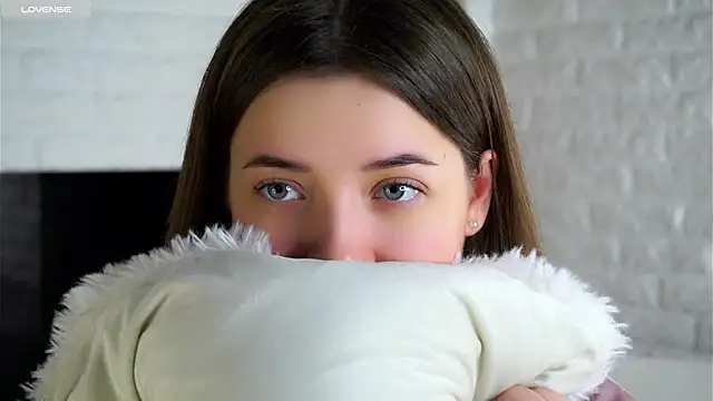 LowOncoming live sex cam