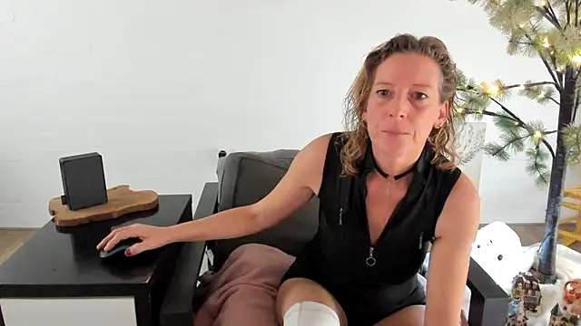 MendiPetite's cam snapshot