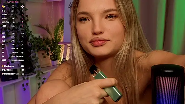 JulieLupo's cam snapshot