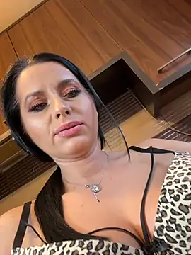 Hotmomcheckk_'s cam snapshot