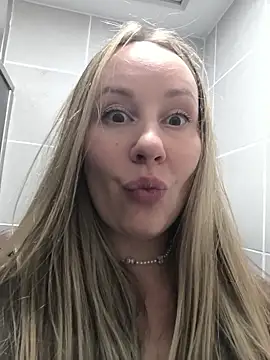 Mona_Plus's cam snapshot