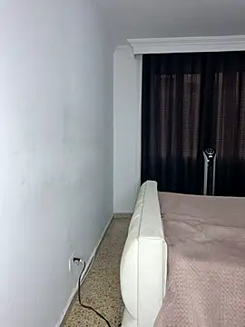 karla-bruni's cam snapshot