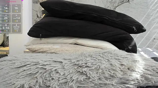 LIZ_HOLMES's cam snapshot