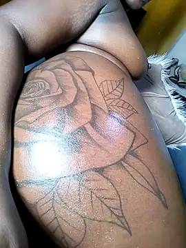 Hugemassivebootie's cam snapshot