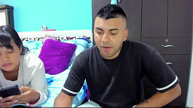 LazyandSniffer28's cam snapshot