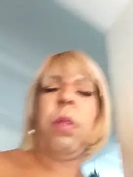 blondebitchlitle live sex cam