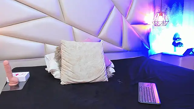 laurettedela_rouse live sex cam