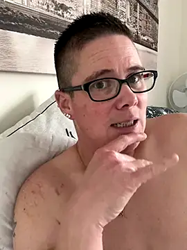 voluptuous-minx's cam snapshot