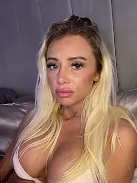 MaisieMae's cam snapshot