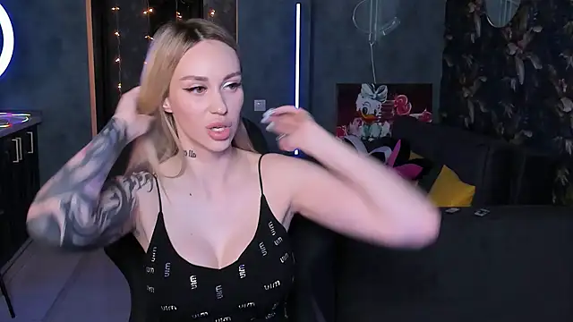 Blckmirrorr's cam snapshot