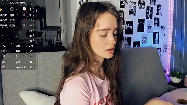 lovelyalivia live sex cam