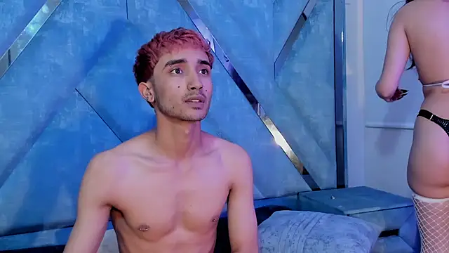 LauryAndNarem69's cam snapshot