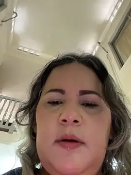 Lucy_Milf_474's cam snapshot