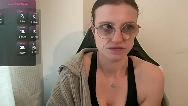 BustyKellyXXX's cam snapshot