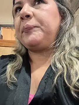 Lucy_Milf_474 live sex cam