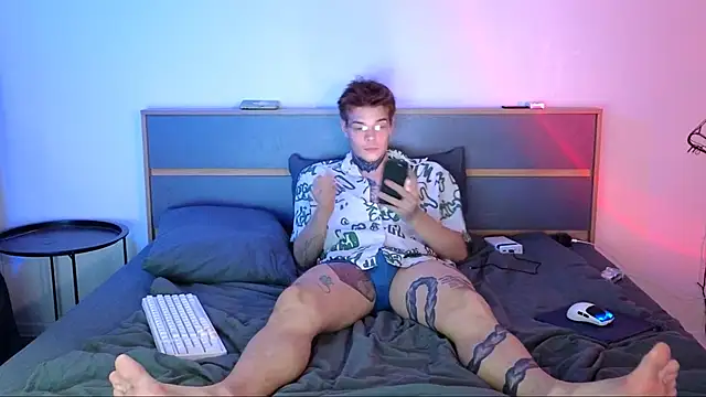 DENIS_HERE's cam snapshot