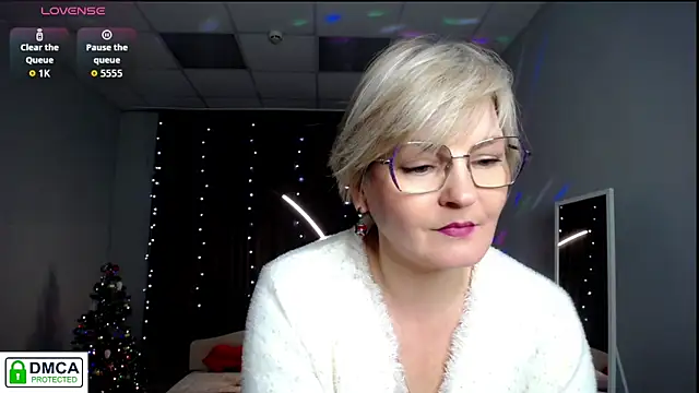 BlondeBrilliant7's cam snapshot